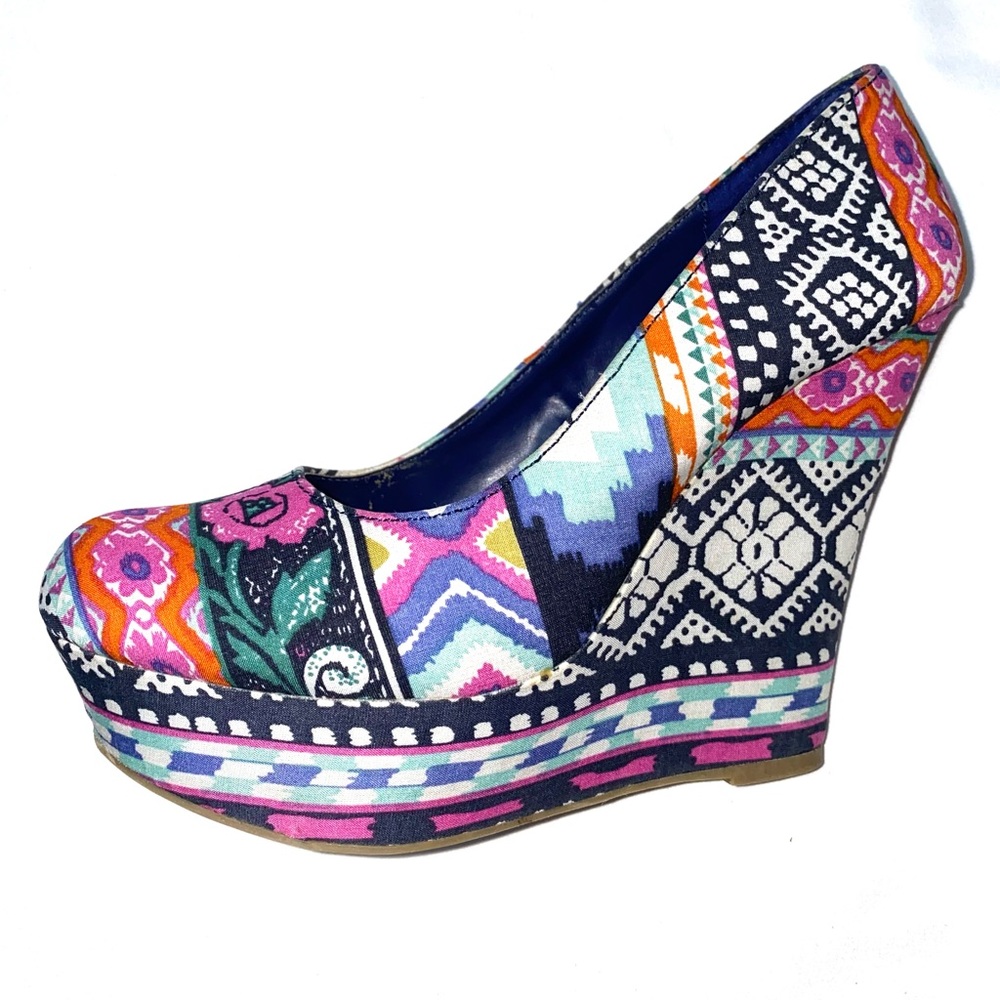 Floral Paisley Print Closed Toe Wedges. Women’s Statement Wedge Heels Size 9